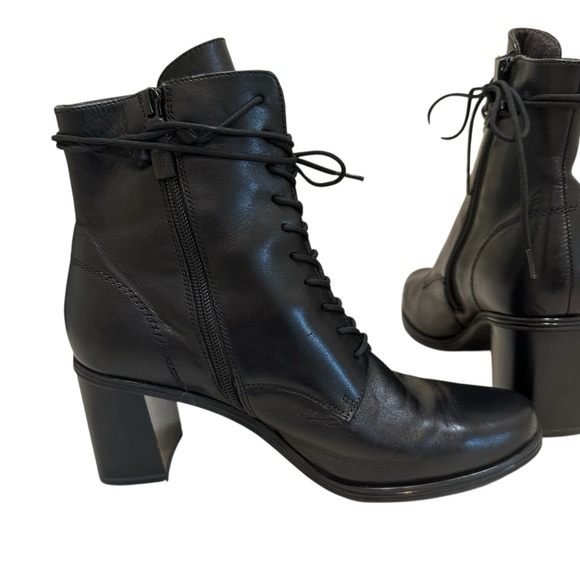 Elegant Black Leather Ankle Boots - Picture 5 of 15